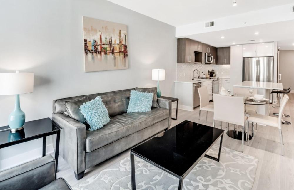 Deluxe One-Bedroom Apartment interior